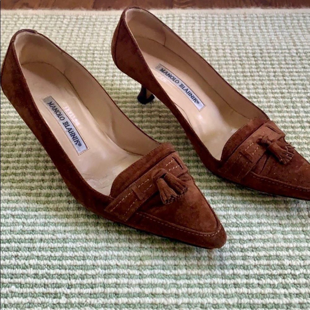 Manolo Blahnik kitten heel pumps